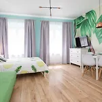 Cozy Modern In Old Town Διαμέρισμα Krasków