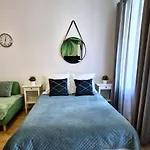 Cozy Modern In Old Town