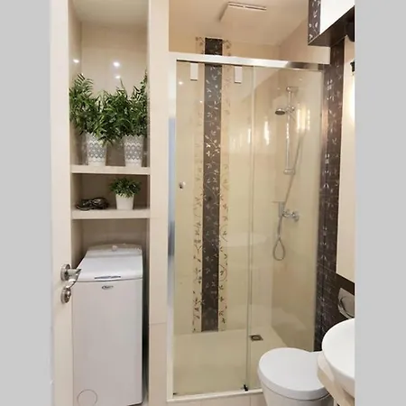 Cozy Modern In Old Town 아파트